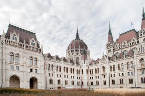 ATLANTA apartment is in the heart of Budapest - image 3