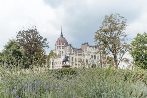 ATLANTA apartment is in the heart of Budapest - image 4