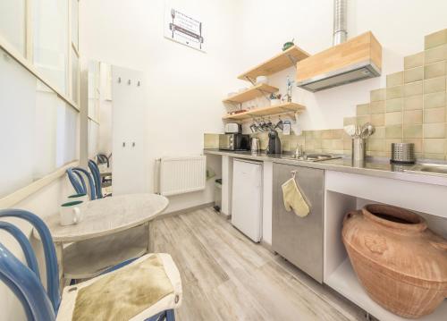 ATLANTA apartment is in the heart of Budapest - image 7