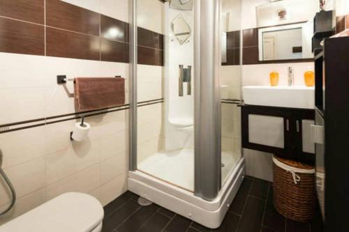 NORTH CLIFF APARTMENT *The Ocean Beneath your Feet*