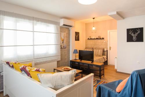  La Casa - traditionally elegant apt 38m2 w prk grd in Ioannina