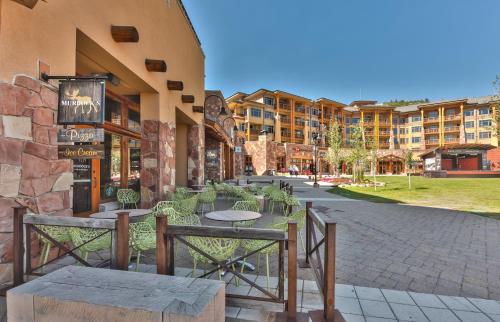 Sundial Lodge Superior Hotel Room by Canyons Village Rentals