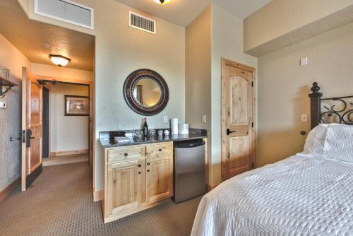 Silverado Corner 2 Bedroom by Canyons Village Rentals - image 9