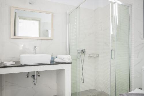  Trapezaki Villa Sleeps 6 Pool Air Con in Trapezaki