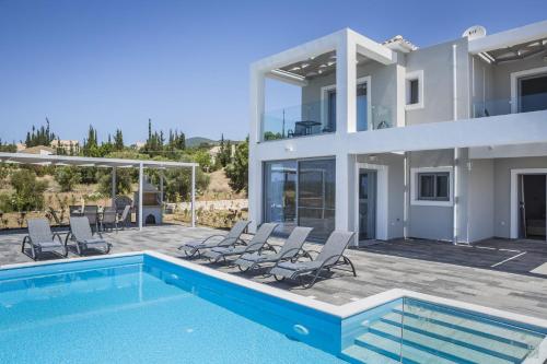  Trapezaki Villa Sleeps 6 Pool Air Con, Ferienwohnung in Trapezaki