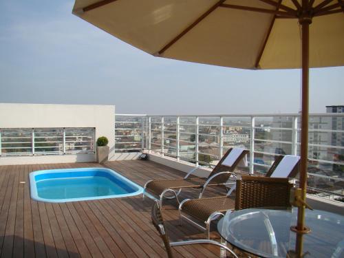 M Tower Hotel - 수영장