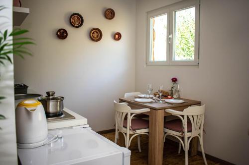 Létesítmények, OPG Dokić (OPG Dokic) in Kopacevo