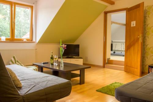 Shared lounge/TV area, Rodinny apartman Rodvinov in Rodvinov