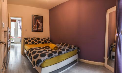 Stylish Double Room And Sofa Bed With Private Entrance, , London