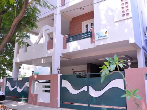 

The Pommels - Service Apartment