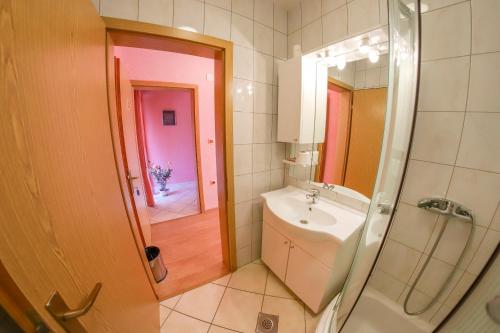 Apartments Crvena Jabuka 1 - image 3