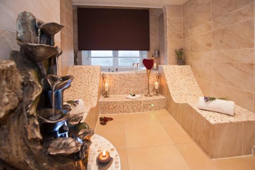 217099094 Windermere Boutique Hotel Spa Suites & Hot Tubs