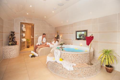 217099453 Windermere Boutique Hotel Spa Suites & Hot Tubs