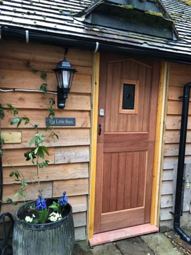 Entrance, The Little Barn - Self Catering Holiday Accommodation in Hindhead