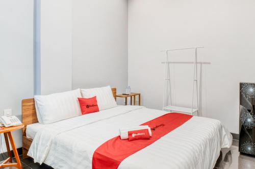 Reddoorz Plus Near Taman Ismail Marzuki In Jakarta