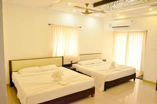 2 queen beds