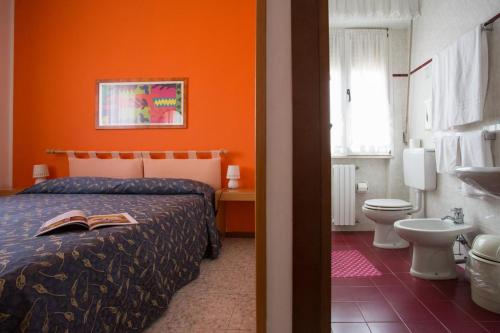Economy Double Room image 4