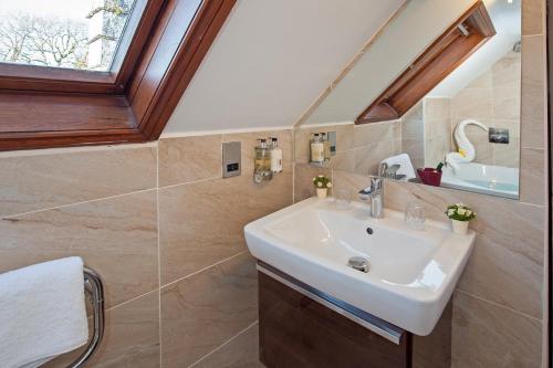 217117219 Windermere Boutique Hotel Spa Suites & Hot Tubs