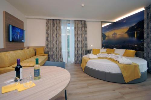 Фотография номера гостиницы Ambassador Suite Hotel