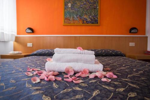 Double Room image 2