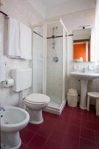 Double Room image 4