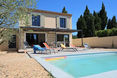 Villa avec piscine gîte à louer Maillane
