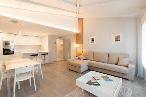 APARTAMENTOS TURISTICOS - PAPEL ARMADO - Calle Caldereros 33 - Arguedas