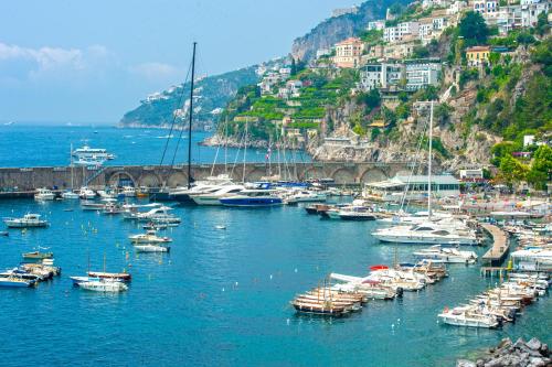 Amalfi Moon - image 12