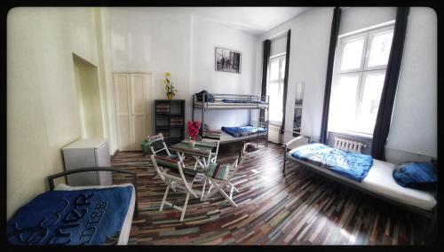 Hostel 199 - image 8