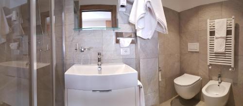 Albergo Soldanella Room Type - Triple Room