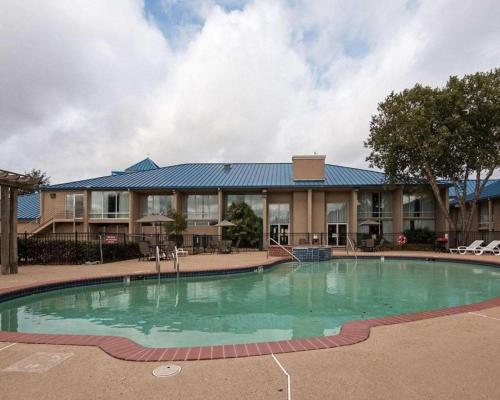 Swimmingpool, Economy Inn & Suites in Shreveport (LA)