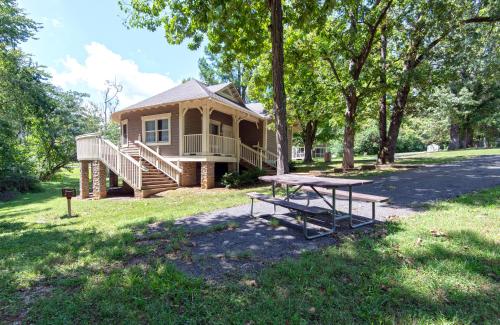 Two-Bedroom Deluxe Cottage with Two Double Beds