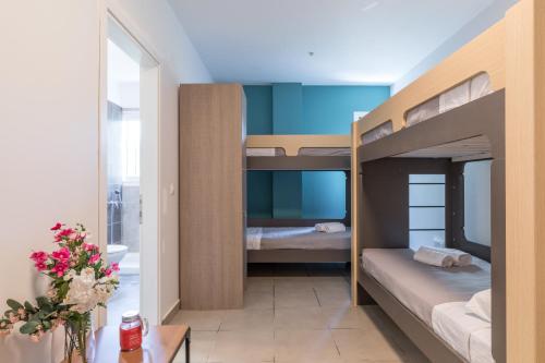 Local Hostel & Suites - image 3