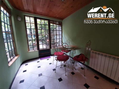 

Modern Apartment with Garden