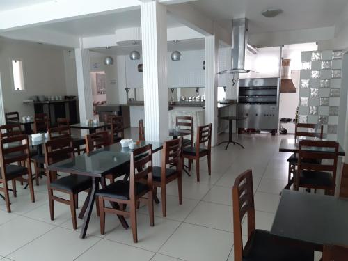 餐廳, Pousada Paulett's - Hospedagem na Zona Norte de Ilheus - Bahia in 伊利烏斯