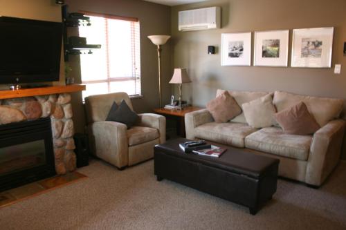Town Plaza - One-Bedroom Apartment - 4314 Main Street - Unit 341 image 6
