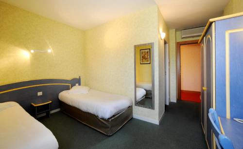 Comfort Hotel Saintes - image 4