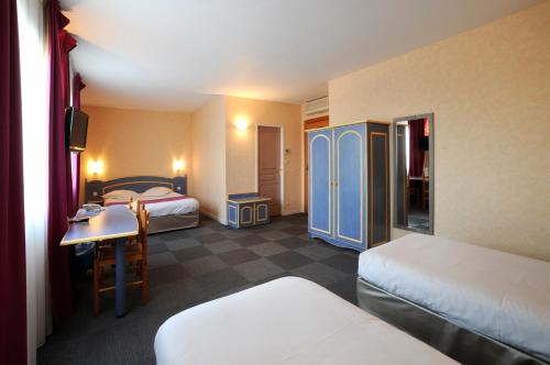 Comfort Hotel Saintes - image 2