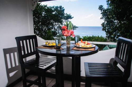 Tesis özellikleri, Firefly Beach Cottages in Negril