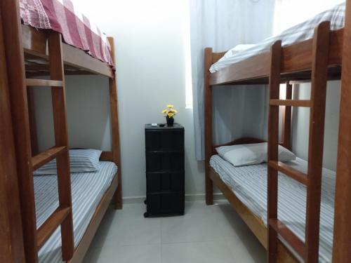 2 bunk beds