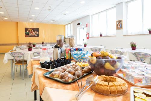 Food and beverages, Casa per Ferie Opera Don Calabria in Rome West