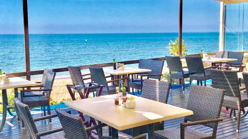 MI CAPRICHO Beachfront 400 - Apartment With Sea Views Costa del Sol