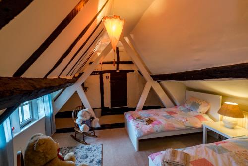 Yew Tree Cottage - image 12