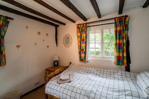 Yew Tree Cottage - image 8