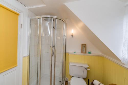 Yew Tree Cottage - image 3