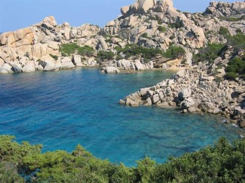  Mansardina romantica con parcheggio riservato nel cortile,, Pension in La Maddalena