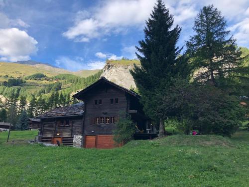 Chalet historique de haut standing, Pension in La Tour bei La Monta