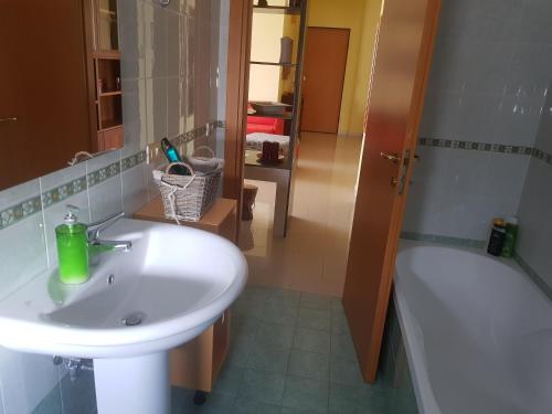 "La casa di Mariagrazia" rooms con cucina condivisa e terrazza Room Type - Twin Room with Shared Toilet "La casa di Mariagrazia" rooms con cucina condivisa e terrazza Room Type - Twin Room with Shared Toilet