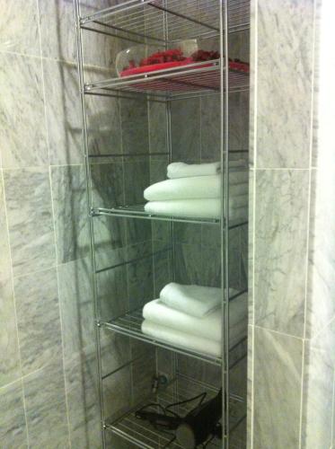 One-Bedroom Apartment image 9