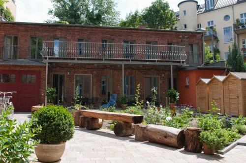 Beautiful and Cozy Remise for up to 6 Guests, Berlino (foto 2)